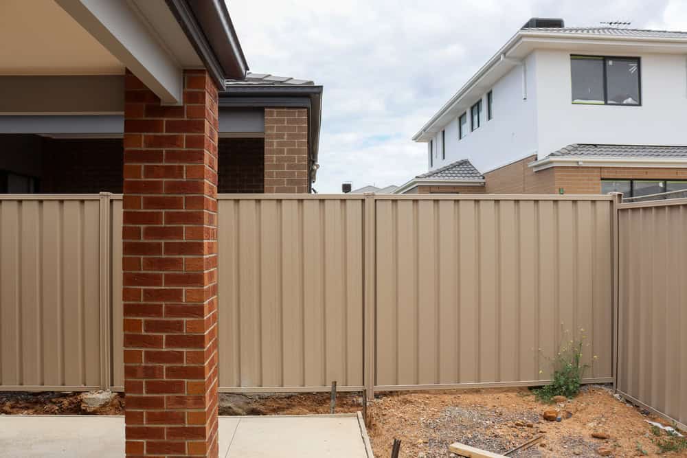 What Are My Rights When My Neighbor Owns the Wall I Want to Paint Hitchin?
